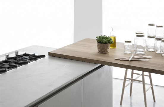 Кухня Polaris Cucine. Барная стойка расположена перпендикулярно кухонной столешнице.