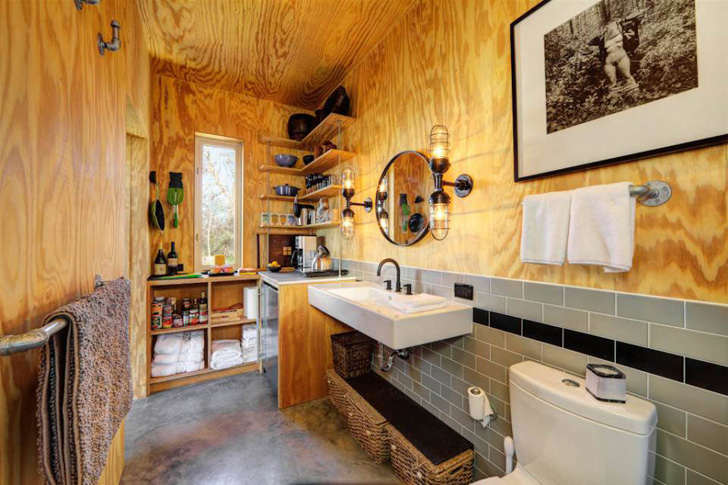 http://st.effectivehouse.com/upl/15/Tiny-Houses-Ilano-Exit-Strategy-Matt-Garcia-Texas-Bathroom-Humble-Homes.jpg