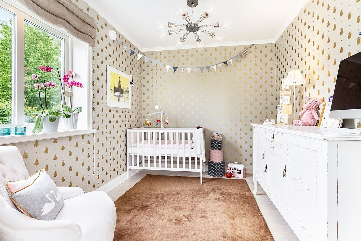 Дизайн детской комнаты для малыша выдержан в спокойных тонах.